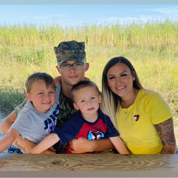 Meet your Posher, Amanda - Picture 2 of 2